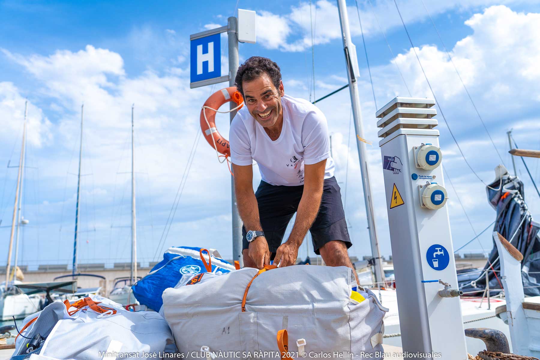 JOSÉ LINARES, RUMBO A LA ISLA DE LA PALMA EN LA MINI TRANSAT 2021
